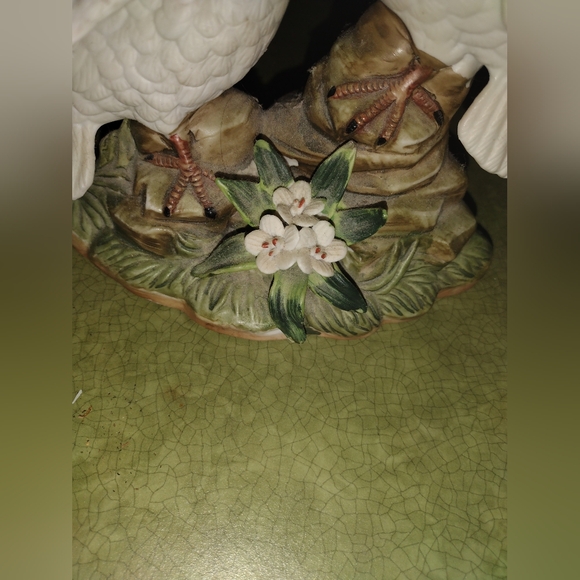 Doves Porcelain Figurine - Picture 3 of 5
